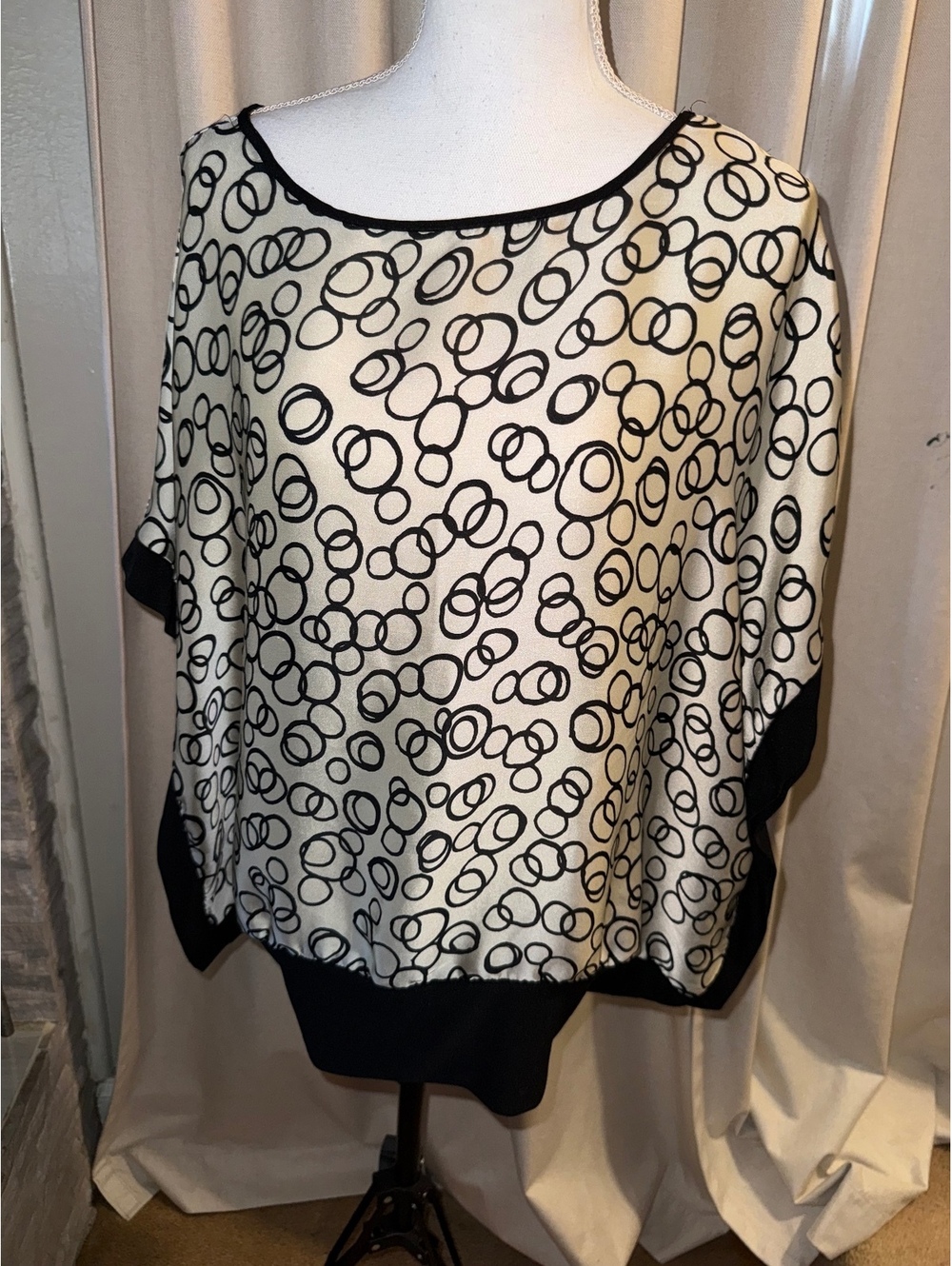 Zac & Rachel Black & Cream Circle Print Blouse – Large